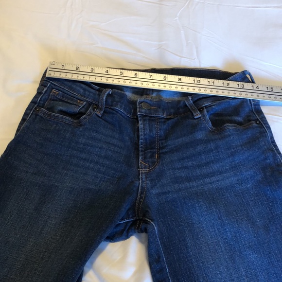 Women’s size 6 Long old navy mid-rise blue jeans - Picture 6 of 10